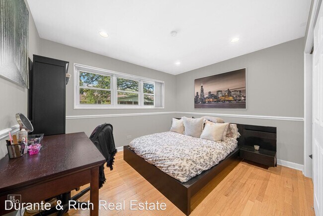 Foto del edificio - 169 E Palatine Rd