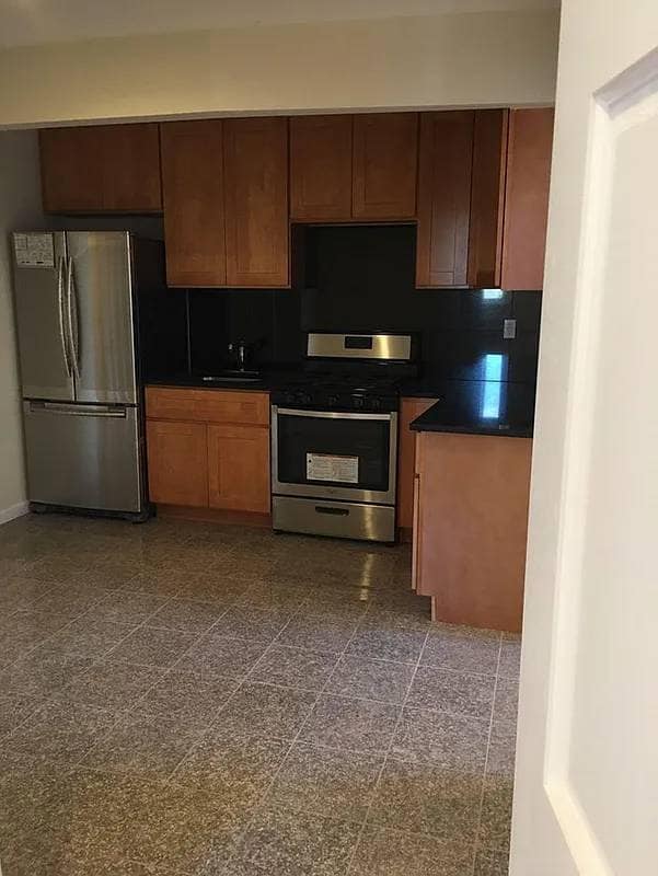 Building Photo - 46-25-25 Queens Blvd