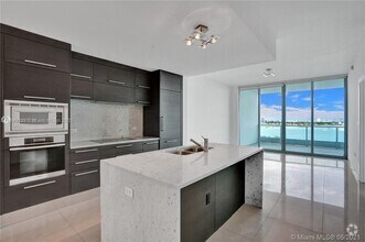 Building Photo - 900 Biscayne Blvd