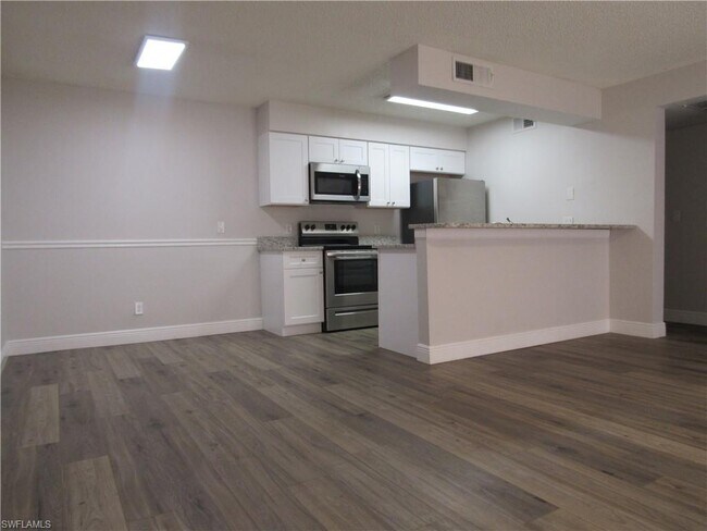 Foto del edificio - 5303 Summerlin Rd