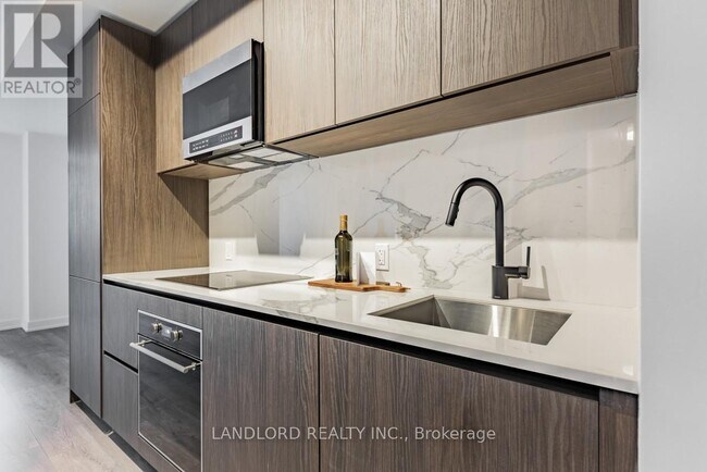 Photo du bâtiment - 127 Broadway Ave