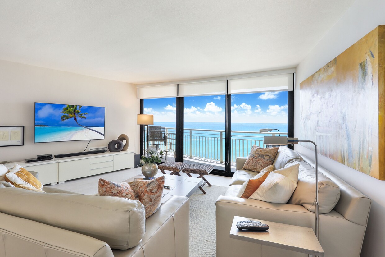Primary Photo - 3000 N Ocean Dr