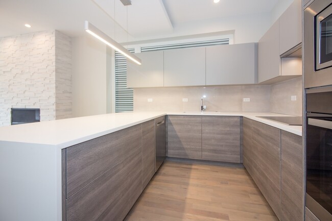 Foto del edificio - 1543 W Augusta Blvd