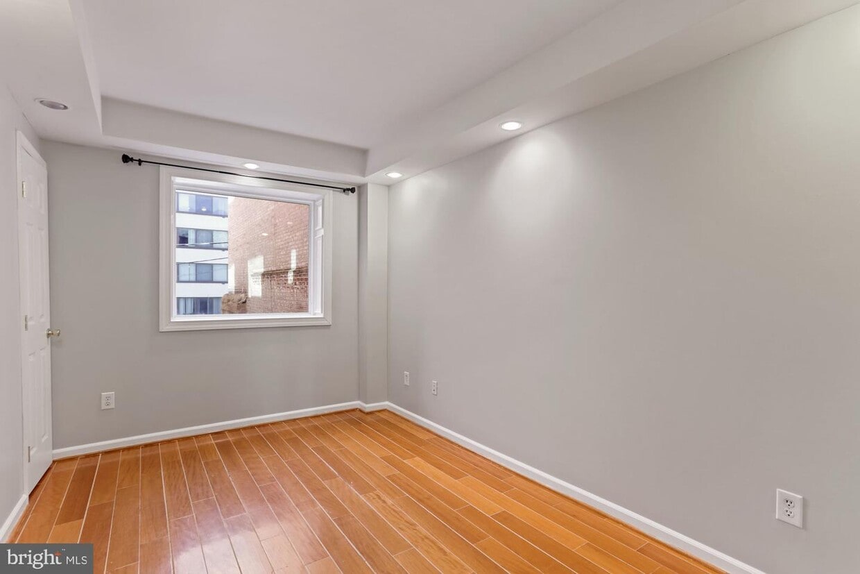 Primary Photo - 1125 12th St NW