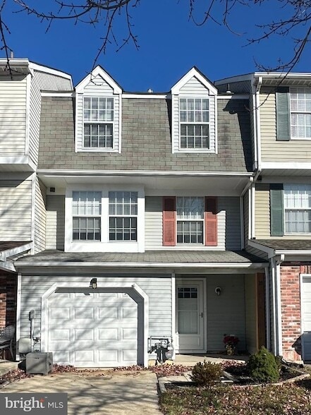 Foto principal - 31 Stoneshire Dr