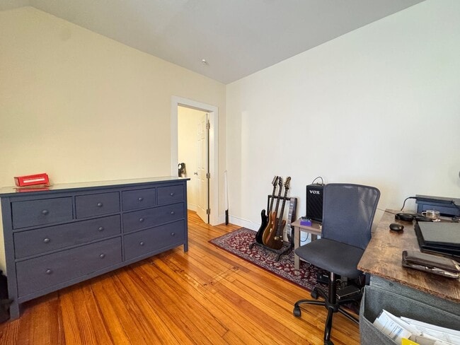 Building Photo - Spacious 2-Bedroom, 2-Bath in East Rock – Newly Renovated!