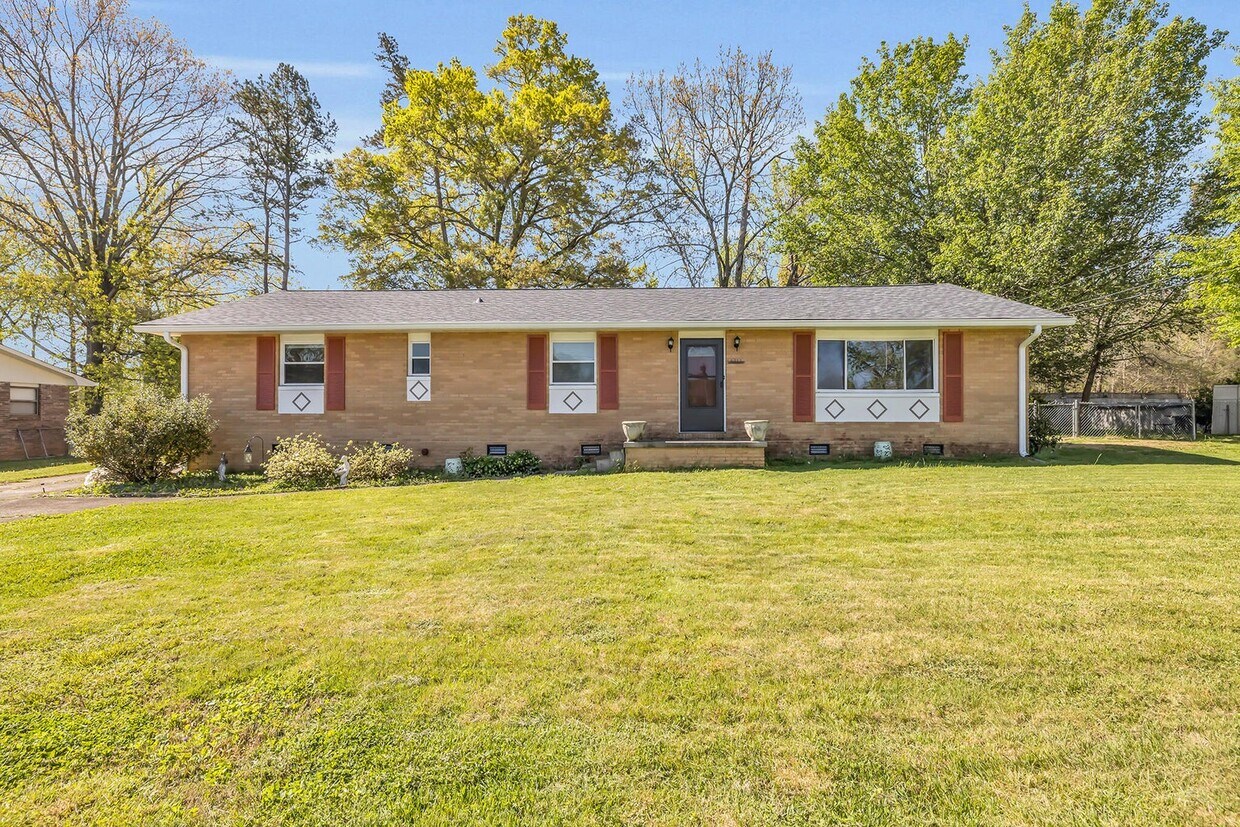 Primary Photo - 8211 Oxford Dr
