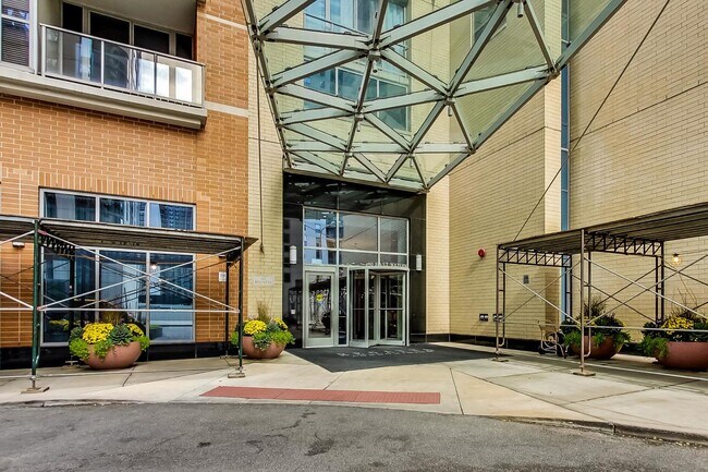 Foto del edificio - 420 E Waterside Dr