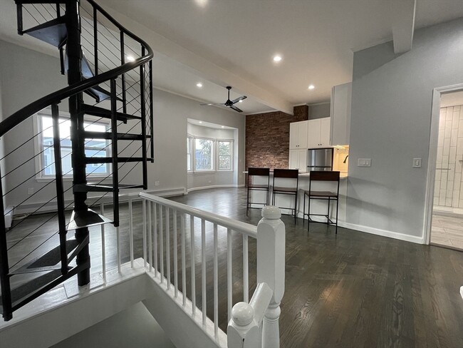 Building Photo - 285 Dorchester St