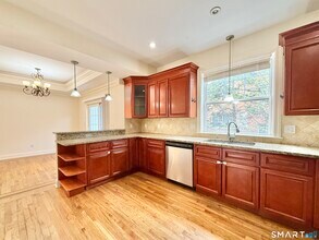 Building Photo - 27 Ferris Ave