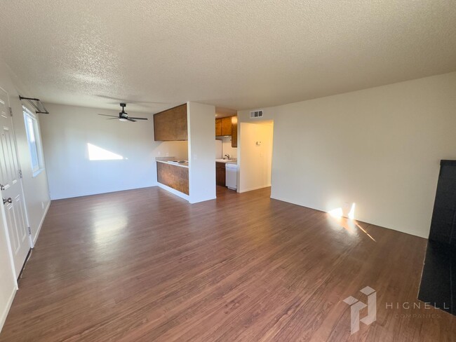 Building Photo - MOVE IN SPECIAL!!! $1000 OFF FIRST MONTH'S...