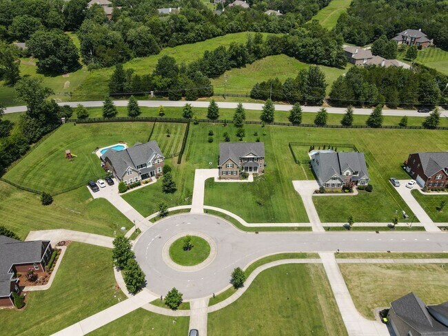 Foto del edificio - **RARE, EXECUTIVE HOME ON OVER HALF AN ACRE IN WILLIAMSON COUNTY BRENTWOOD ZONED FOR BRENTWOOD MI...