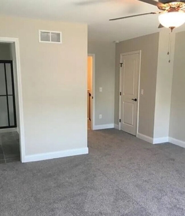 Foto del edificio - 1516 Greyrock Ln