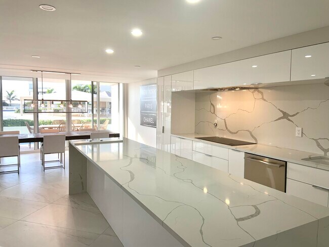 Building Photo - 3546 S Ocean Blvd