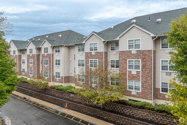 Foto del edificio - Airmont Gardens 55+ Senior Apartments