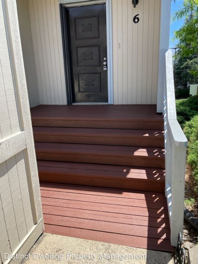 Primary Photo - 2 br, 1.5 bath House - 6 NW Mountain View ...