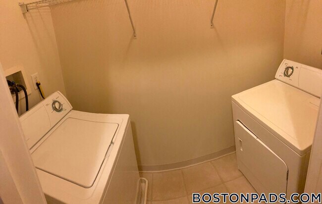 Building Photo - 311 Lowell St