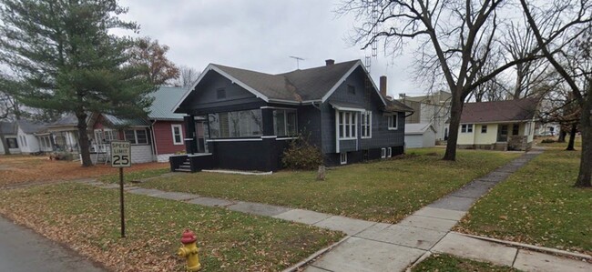 Building Photo - 235 S Hickory St