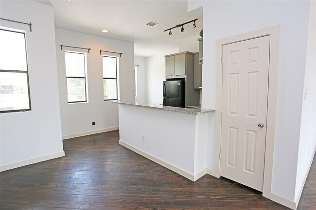Building Photo - 4106 McKinney St
