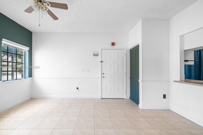 Foto del edificio - 18308 NW 68th Ave