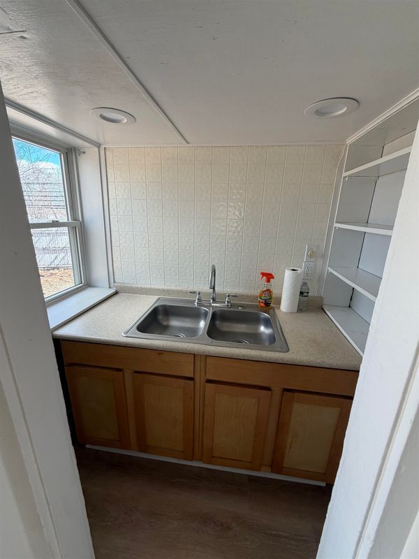 Foto del edificio - 303 N State