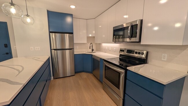 Building Photo - 55 Tunxis Ave