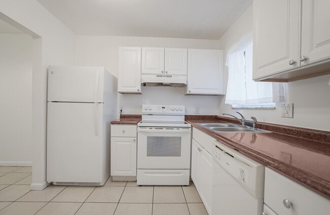 Building Photo - 200 Waterway Dr S