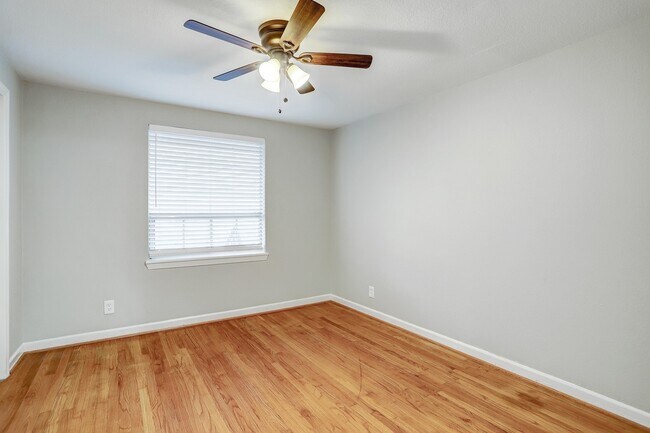 Foto del edificio - 2647 Greenbriar Dr