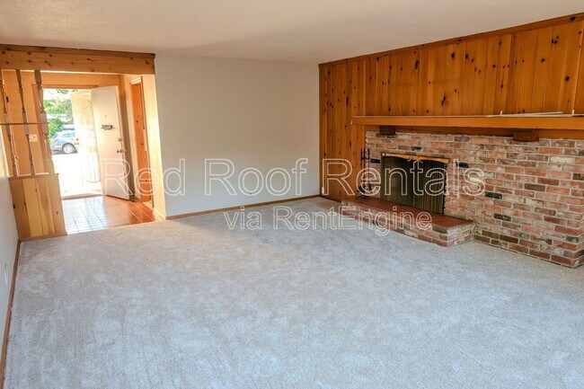 Foto del edificio - 815 Maywood Ln
