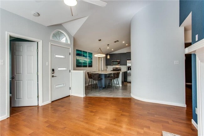 Building Photo - 704 Cool Water Dr