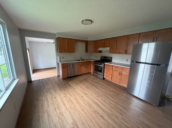 Building Photo - 4 Lordan Dr