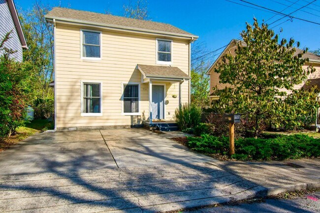 Photo - 914 Warren St House