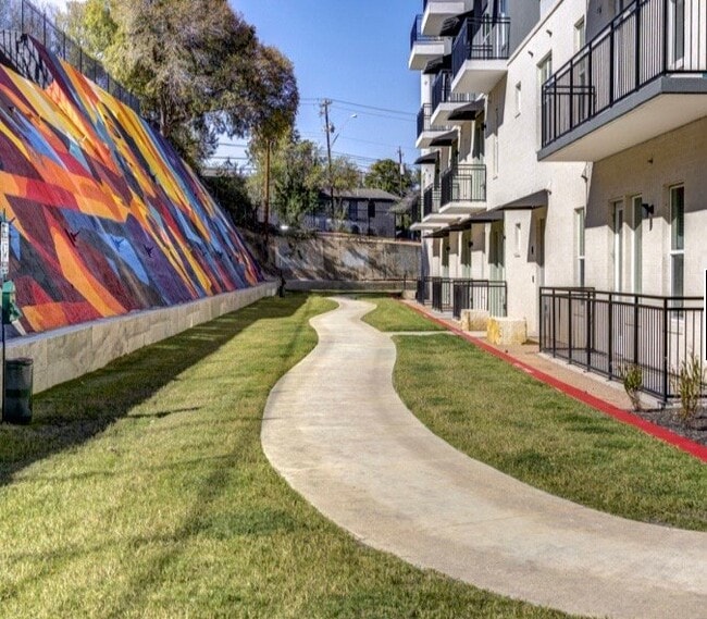Building Photo - 1301 Parker Ln