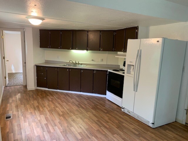 Kitchen - 1353 N Pioneer Peak Dr