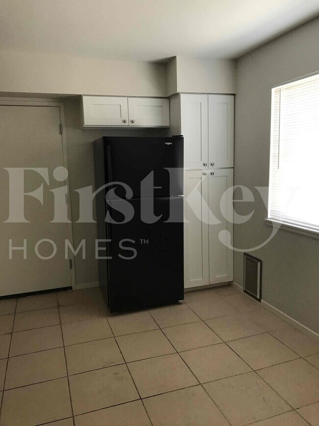 Foto del edificio - 1810 Renada Cir