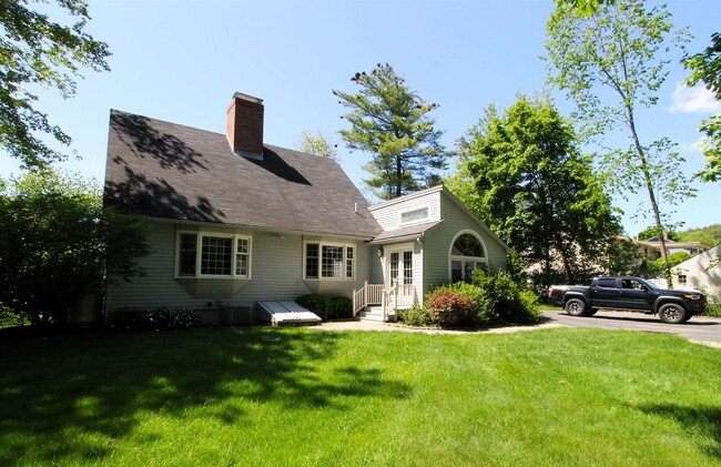 Building Photo - 19 Bayberry Dr