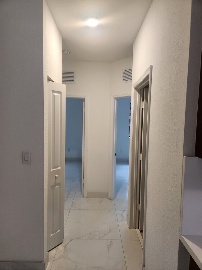 Building Photo - 212 SE 23rd Ter