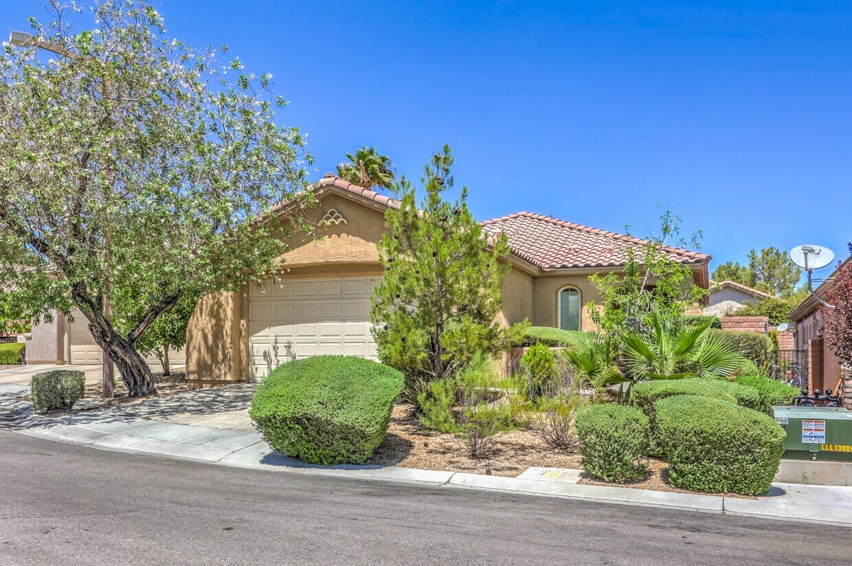 Primary Photo - single story / walking distance to school