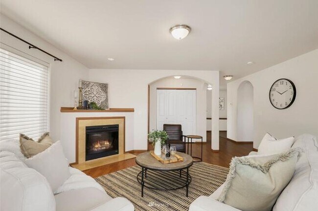 Building Photo - Stunning Oversized Home with Peek-a-Boo Olympic Views