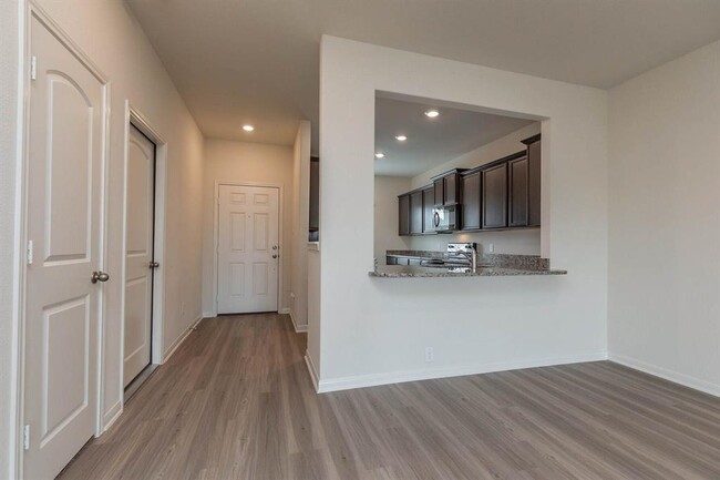 Foto del edificio - 8003 Vacek Meadows Loop