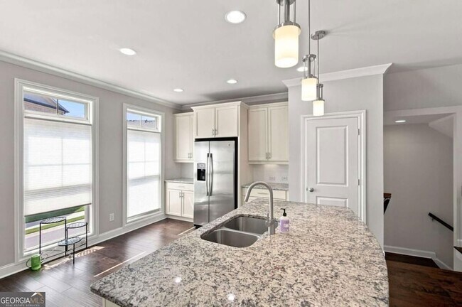 Foto del edificio - 7850 Laurel Crest Dr