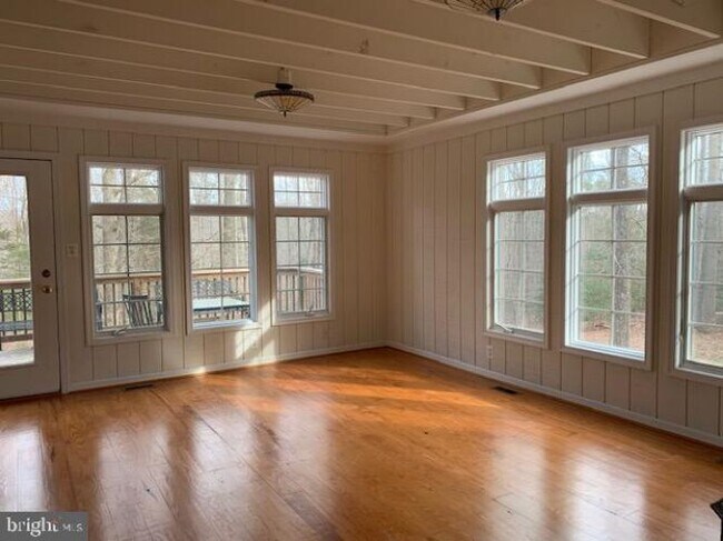 Building Photo - 16445 Maple Dr