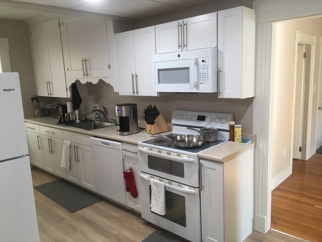 New kitchen - 196 Walnut St