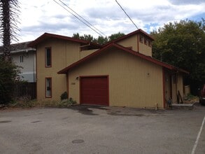 Building Photo - 1322 River St
