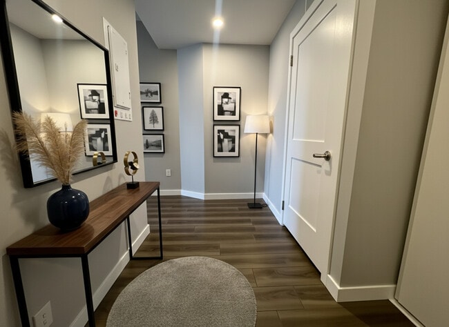 Photo du bâtiment - Stunning 2 Bed/Bath @ Platinum Condos