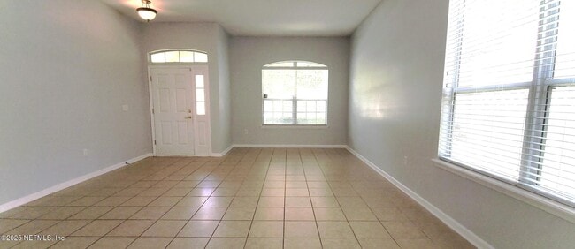 Building Photo - 12196 Nettlecreek Dr