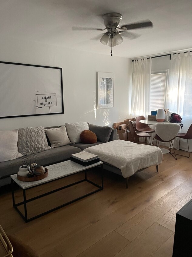 lounge - 2202 Penmar Ave