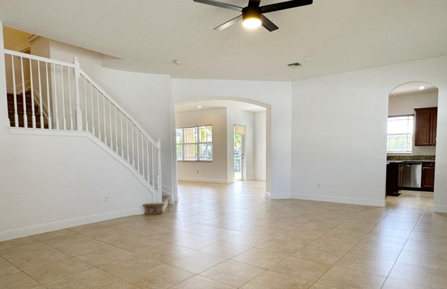 Photo - 8571 Lakeside Bnd House