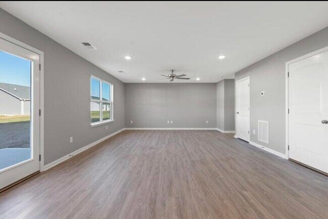 Foto del edificio - 213 Jared Parker Wy