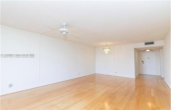 Foto del edificio - 2500 Parkview Dr